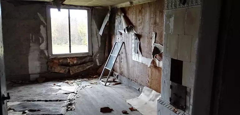 Why Selling a Distressed House Through Traditional Methods Fails in Houston